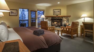 Habitación estándar, 1 cama King size (Lodge) | Ropa de cama de alta calidad, edredón y tabla de planchar con plancha