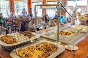 Breakfast, lunch and dinner served  - Denali Park Village (Denali National Park)