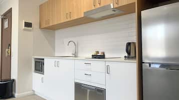 Standaard appartement, 1 slaapkamer | Luxe beddengoed, donsdekens, een minibar, een kluis op de kamer