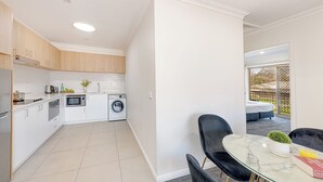 Unclassified image, 4 of 38, button - Littomore Suites Bathurst (Bathurst)
