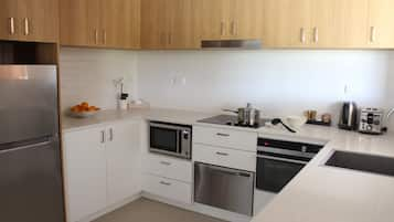 Three Bedroom Apartment | Private kitchenette | Fridge, microwave, coffee/tea maker, electric kettle