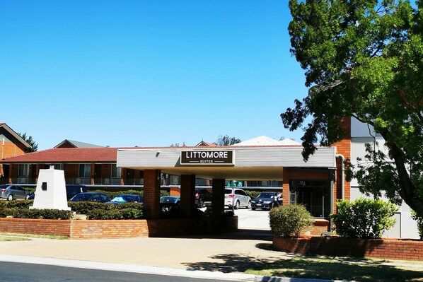Front of property - Littomore Suites Bathurst (Bathurst)