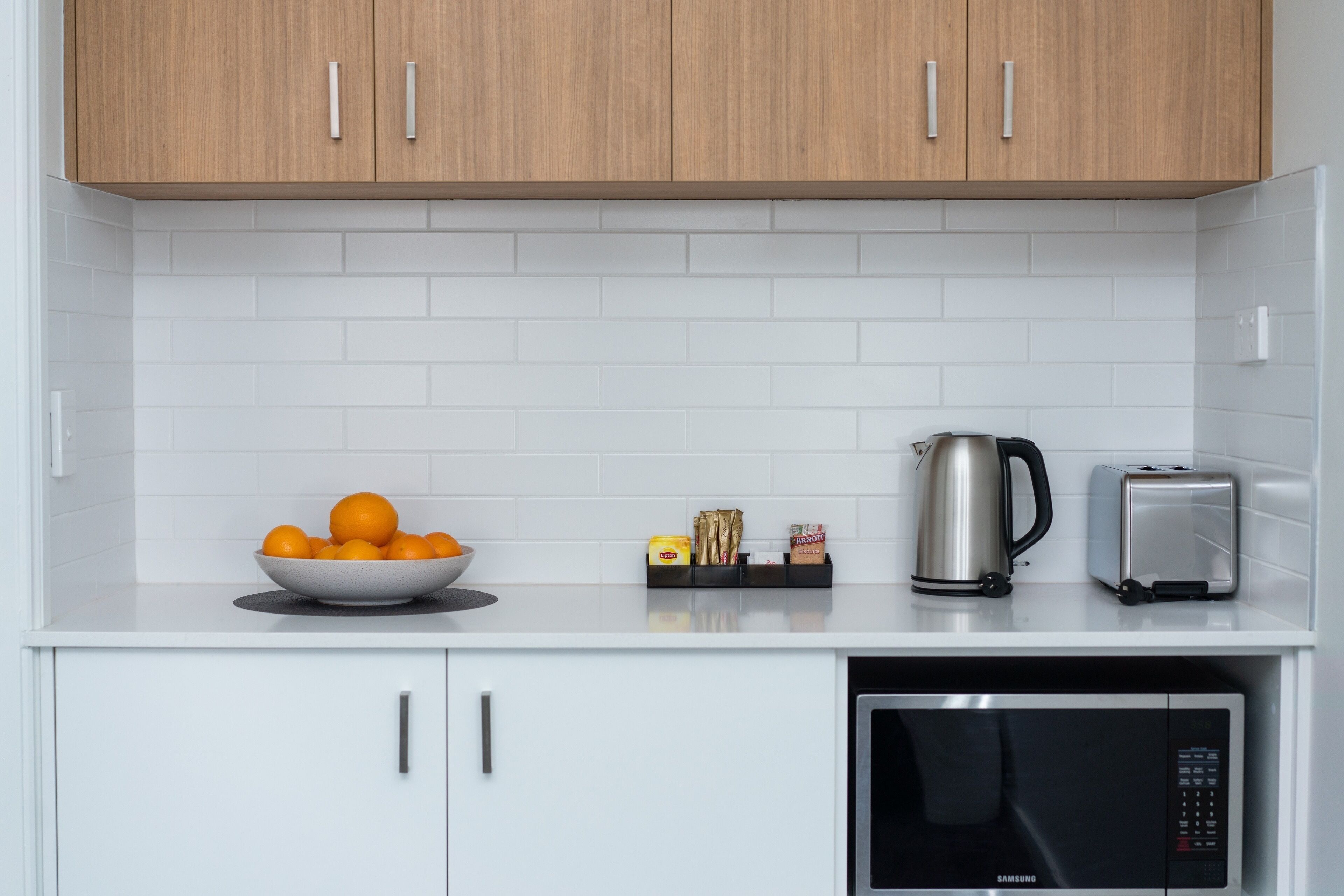 ثلاجة، ميكروويف، ماكينة لصنع القهوة/الشاي، غلّاية كهربائية