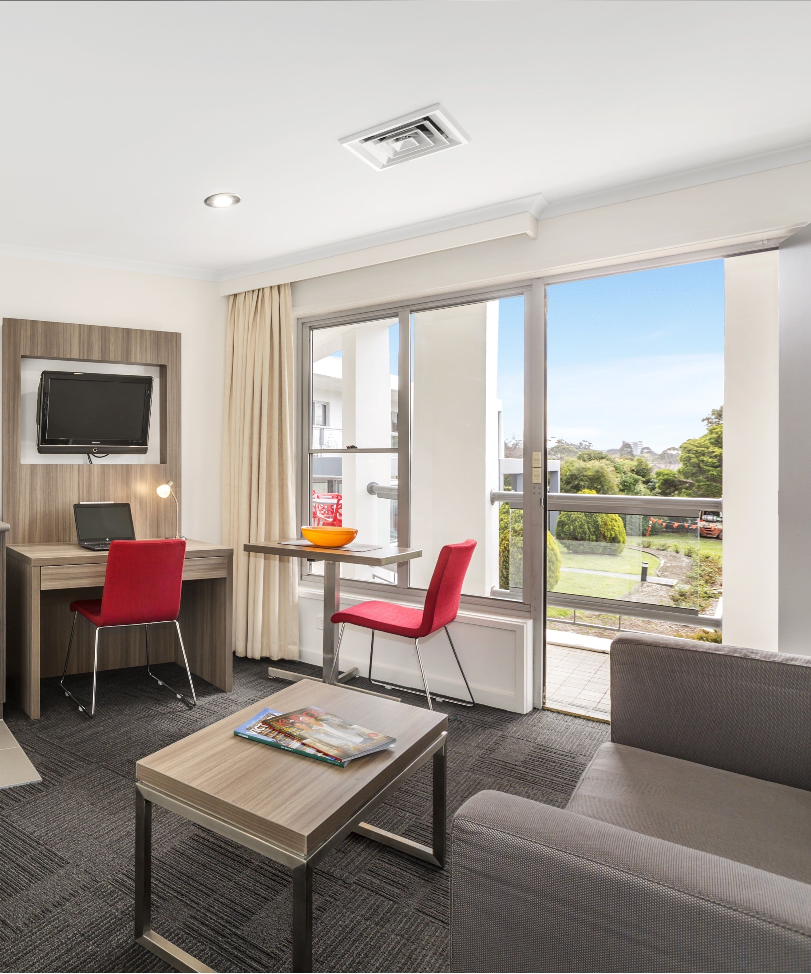 Nightelier Doncaster — image 4