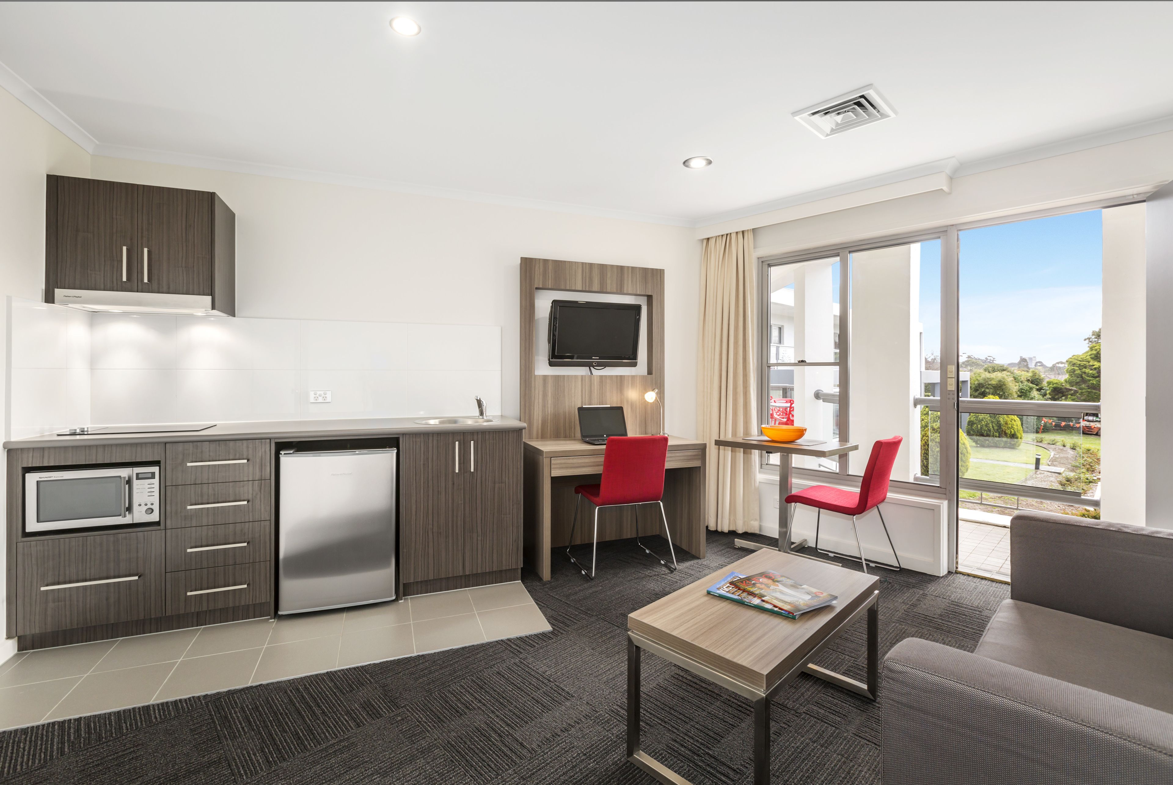 Nightelier Doncaster — image 7