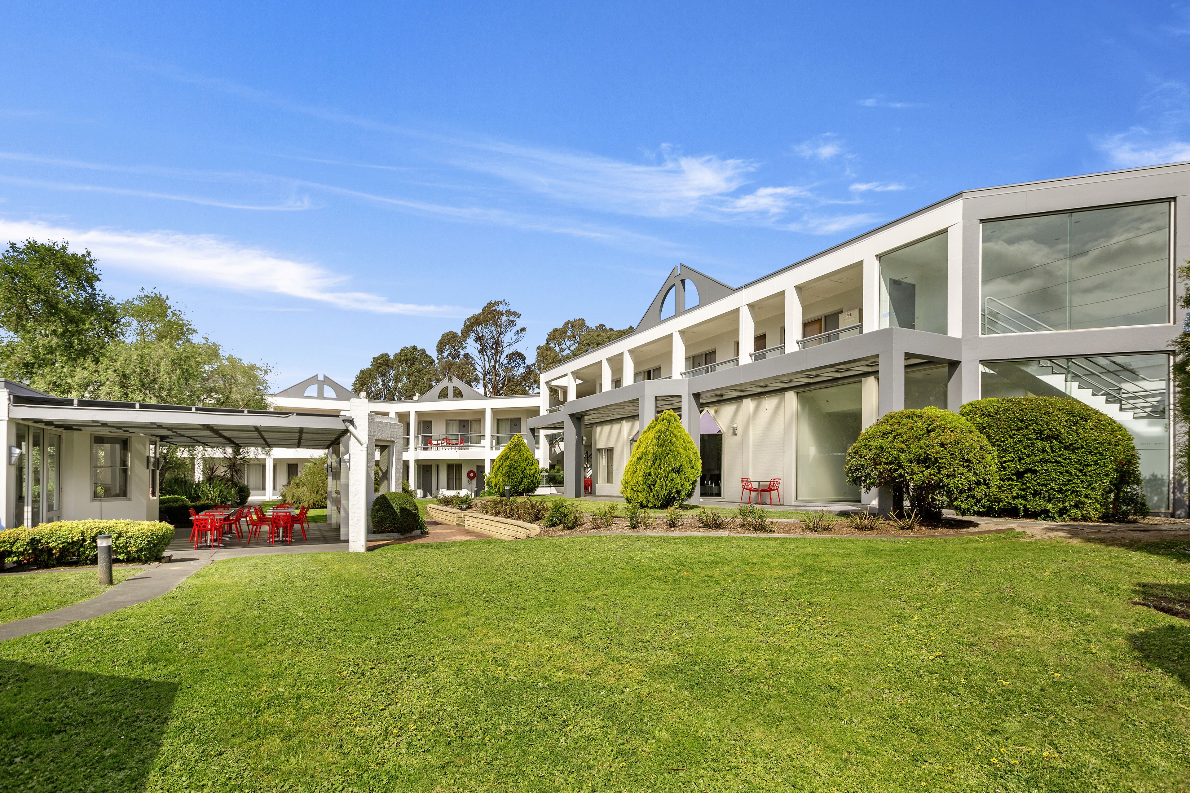 Nightelier Doncaster — image 15