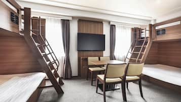 Private Room for 6 People with Bunk Bed | Desk, blackout drapes, soundproofing, iron/ironing board (on request)