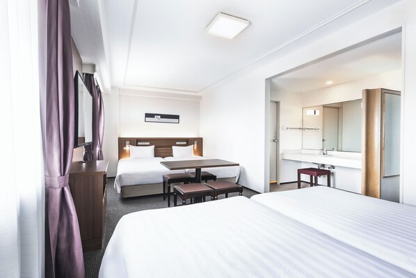 Desk, blackout curtains, soundproofing, iron/ironing board - Hotel new Hankyu Osaka Annex (Osaka)
