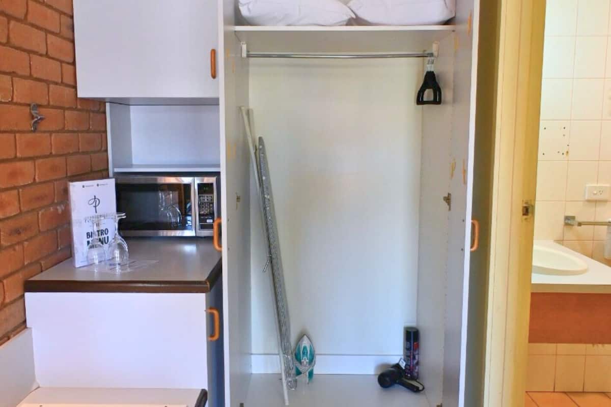 standard room, multiple beds | 1 bedroom, minibar, desk, laptop workspace