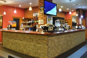 2 Bars/Lounges