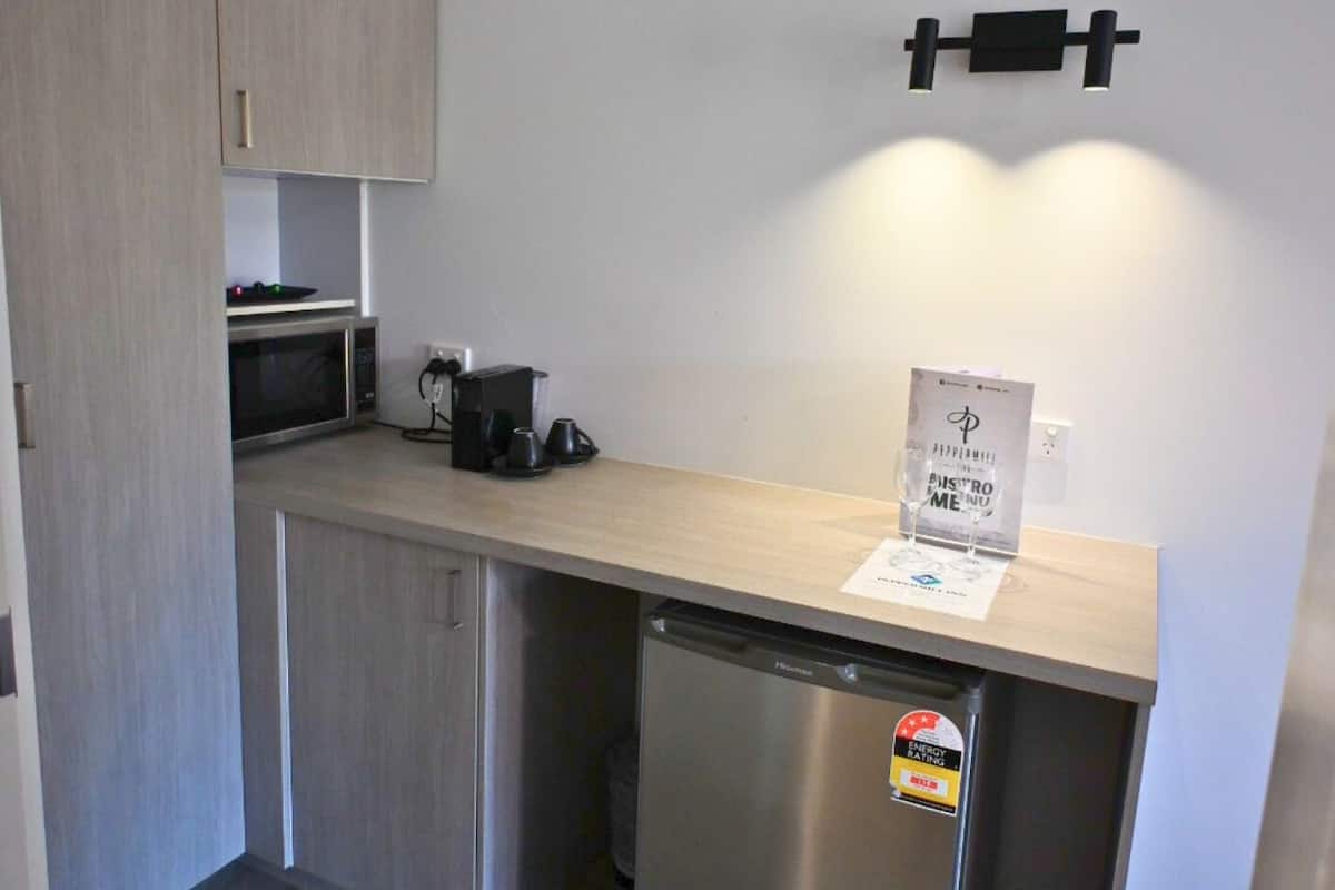 superior room, 1 queen bed | 1 bedroom, minibar, desk, laptop workspace