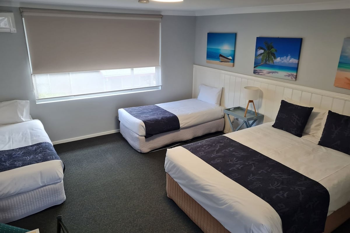 Literie de qualité supérieure, surmatelas, bureau