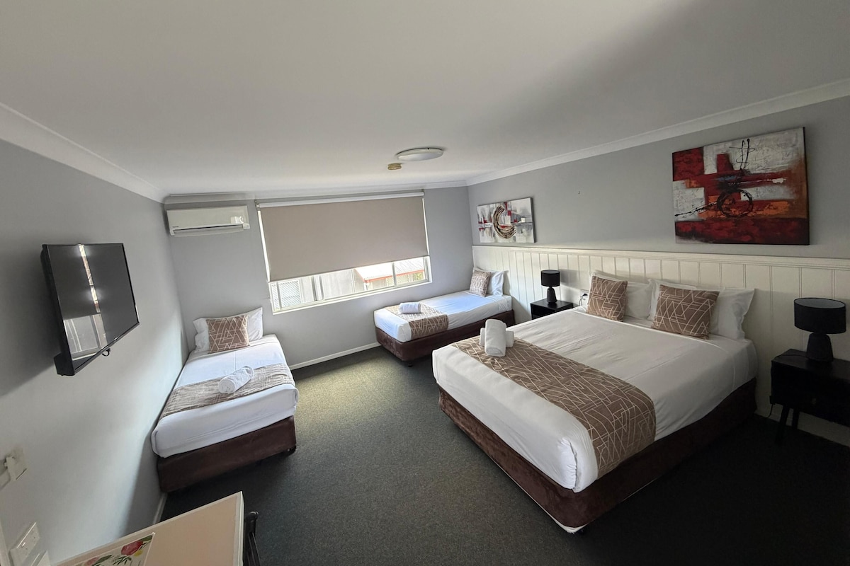 Classic Quadruple Room | Premium bedding, pillowtop beds, desk, laptop workspace