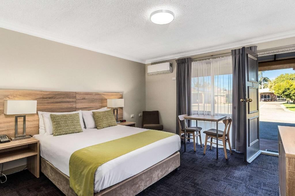 高級寢具、特厚豪華床墊、迷你吧、獨特設計