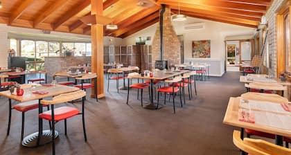 Quality Inn Carriage House