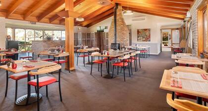 Quality Inn Carriage House