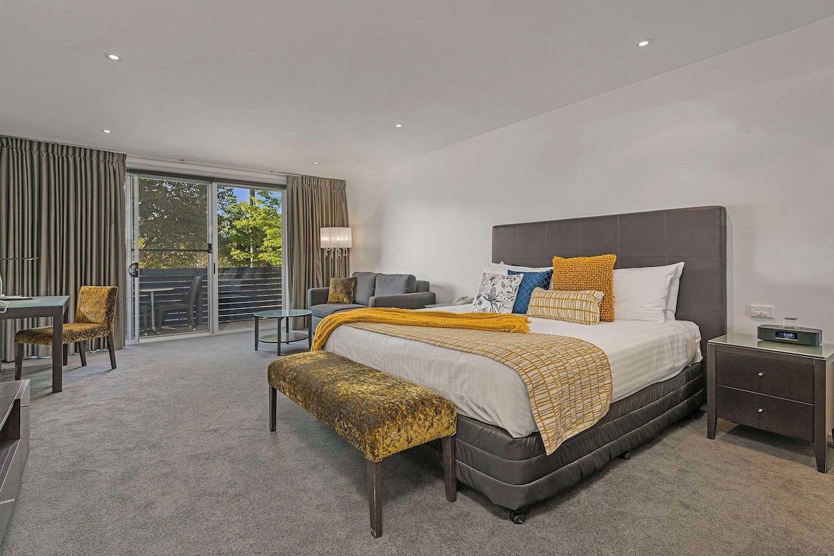 Chambre Premier, 1 trÚs grand lit | Literie de qualité, minibar, coffre-fort, bureau