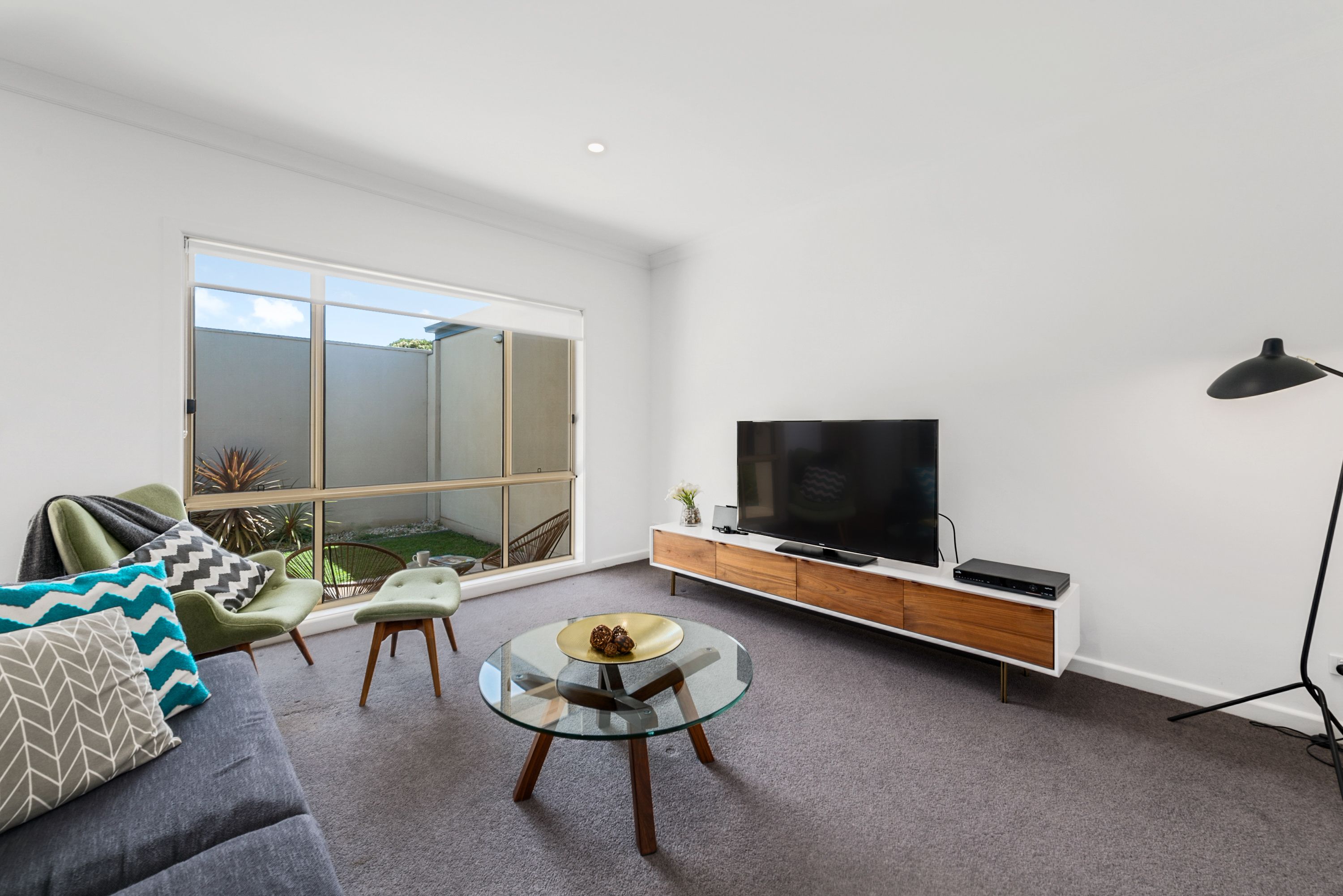 three bedroom townhouse | living room | tv, ipod dock, pay films