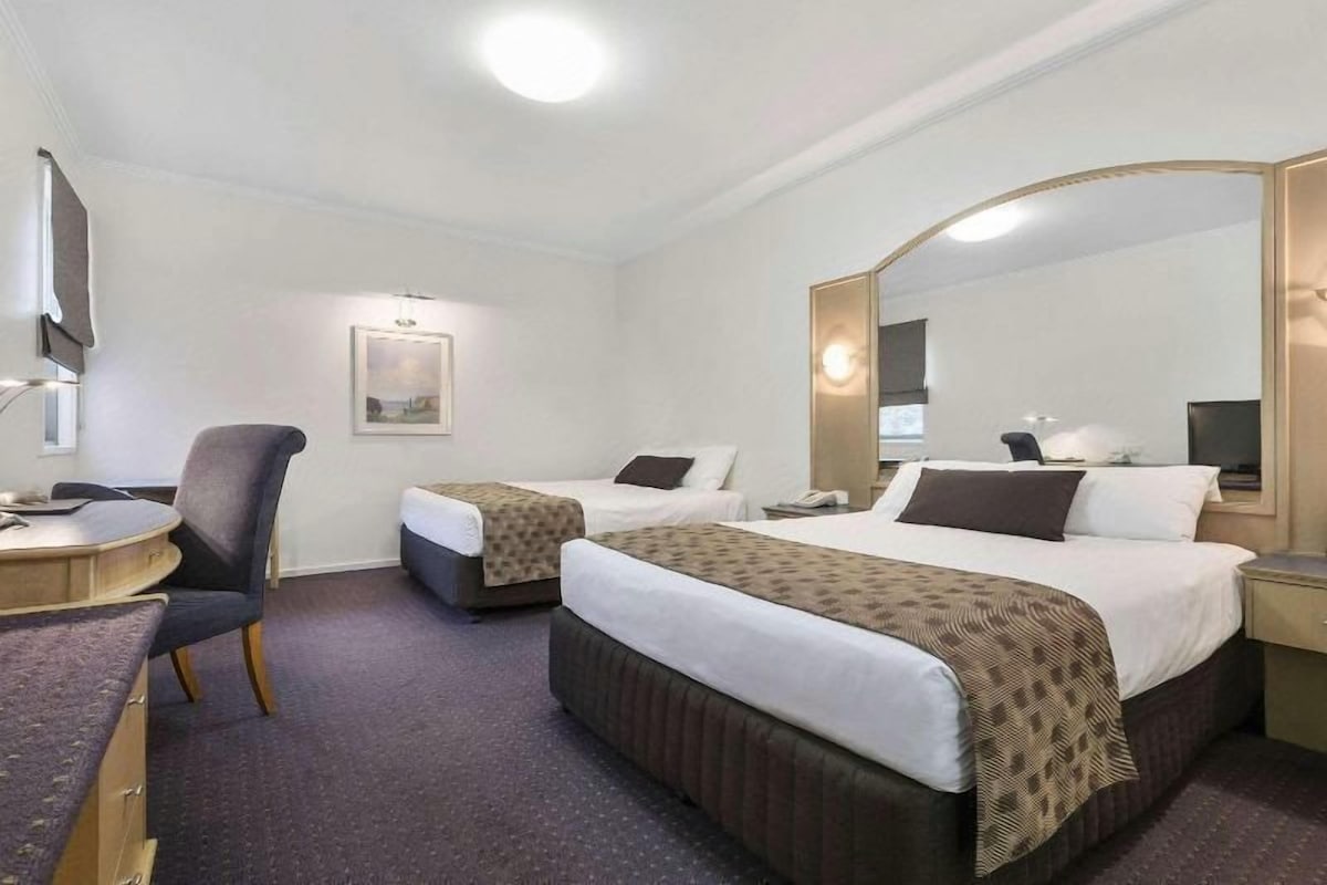 Premium bedding, minibar, in-room safe, desk