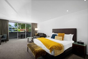 Hochwertige Bettwaren, Minibar, Zimmersafe, Schreibtisch