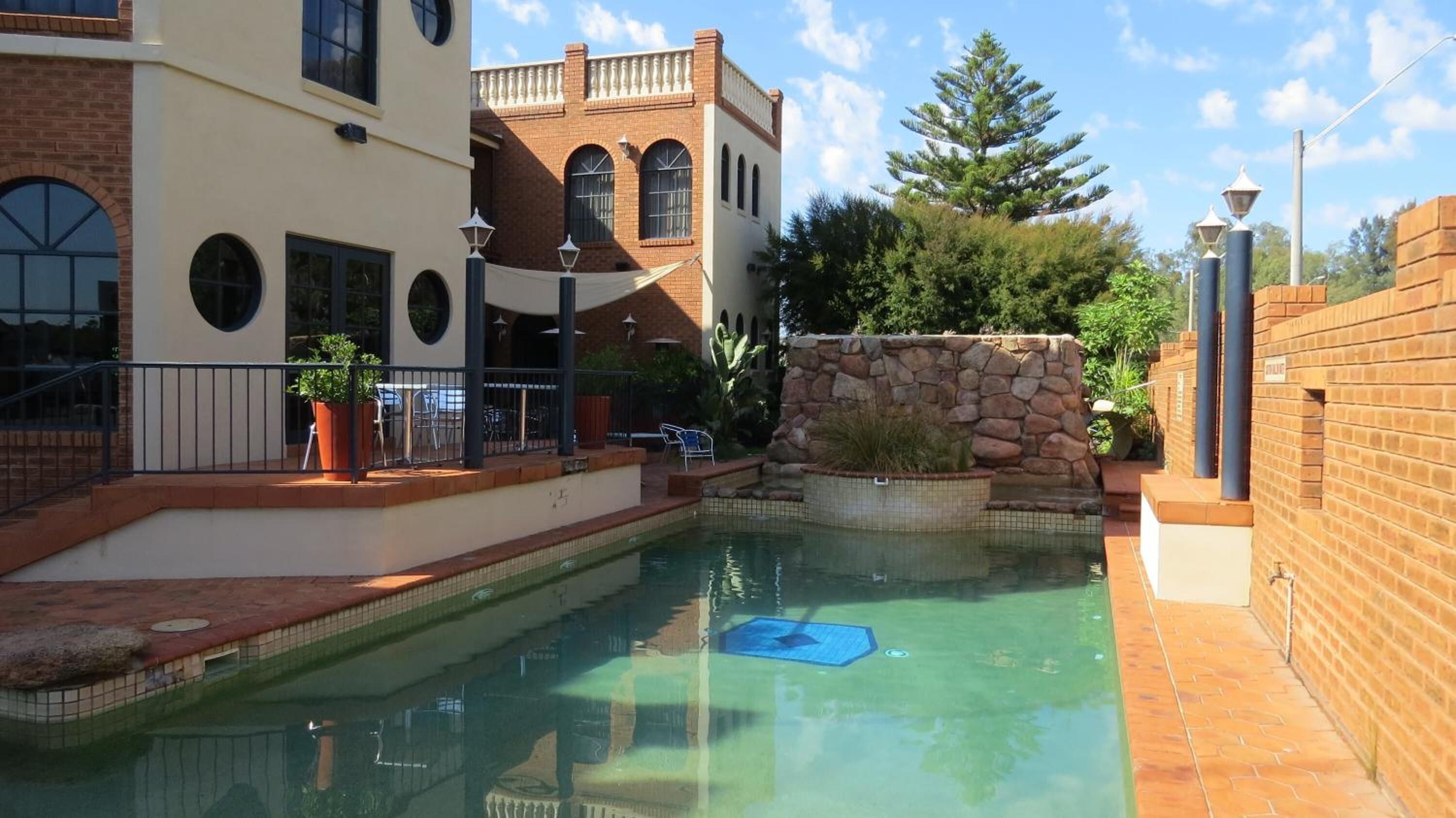 Outdoor pool, pool loungers