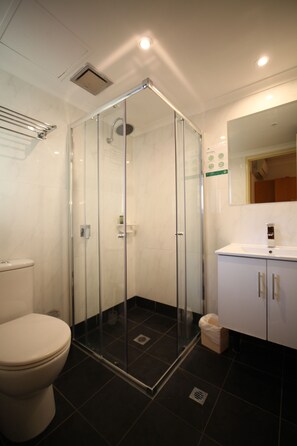 Shower, rainfall showerhead, designer toiletries, hair dryer - Garden Lodge Sydney (Haberfield)