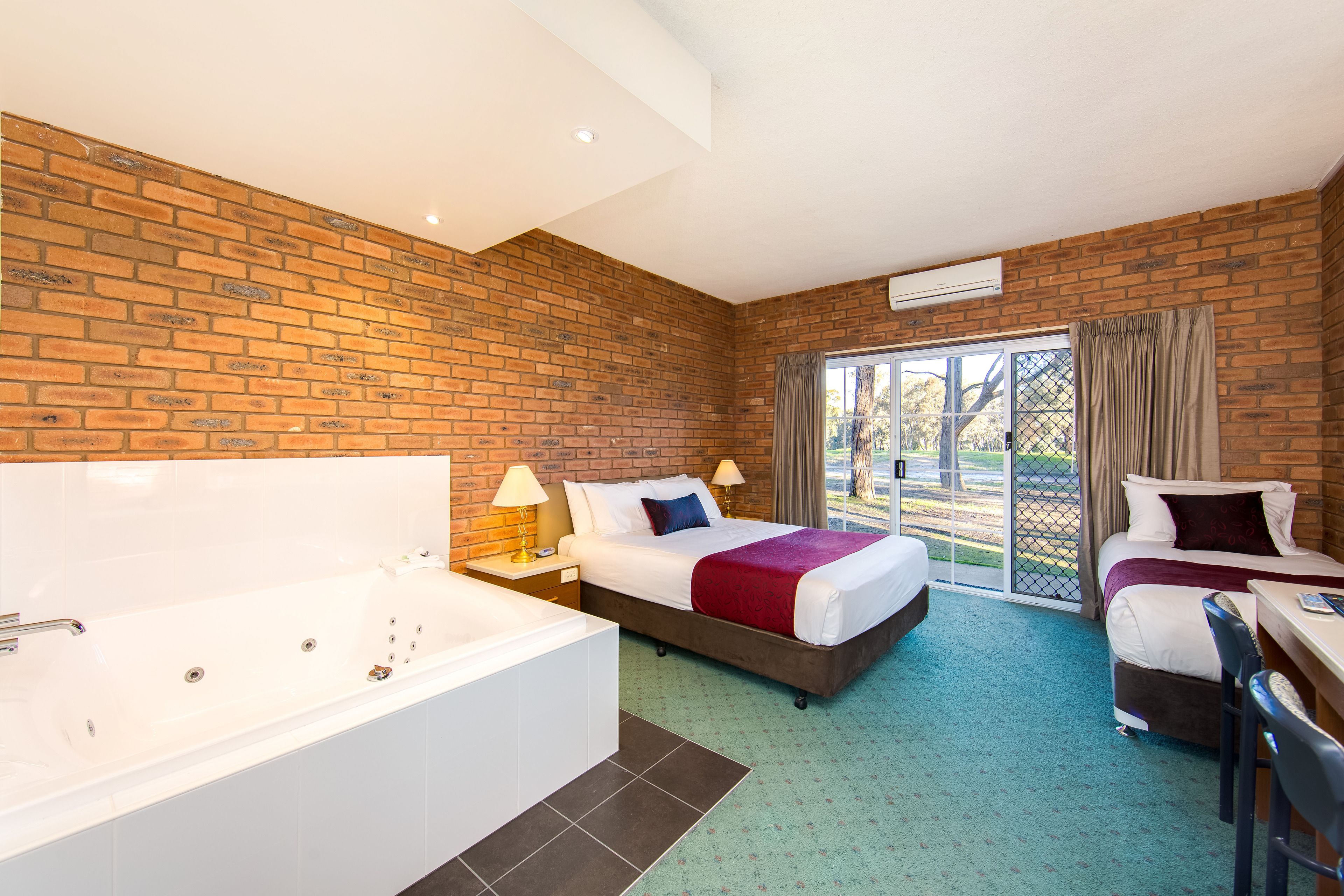 spa suite | minibar, iron/ironing board, free wifi, bed sheets