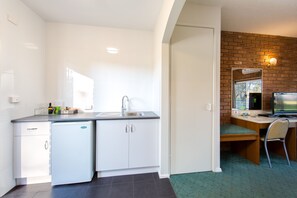 Family Suite | Private kitchenette | Fridge, coffee/tea maker, electric kettle
