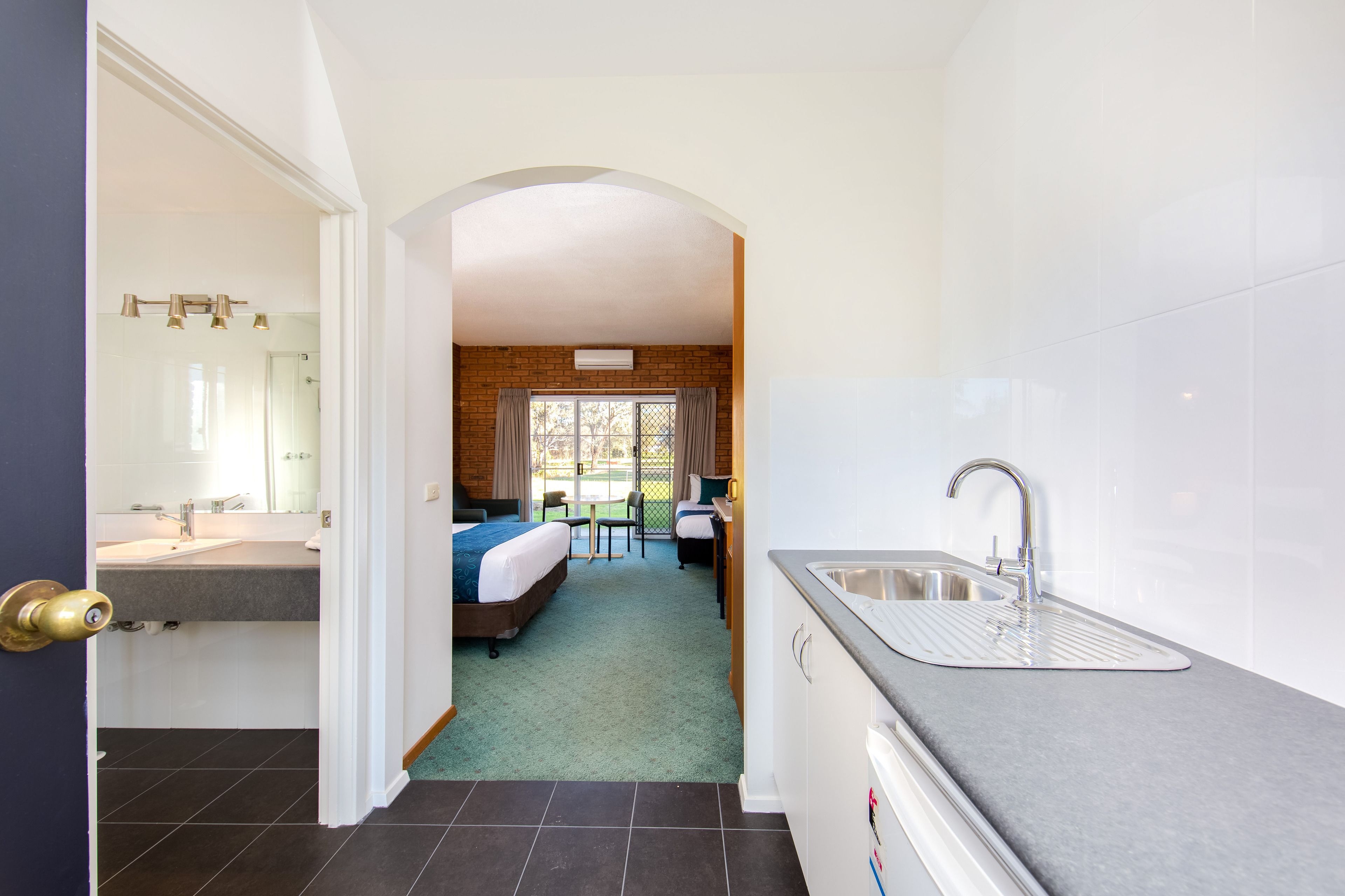 standard suite | minibar, iron/ironing board, free wifi, bed sheets
