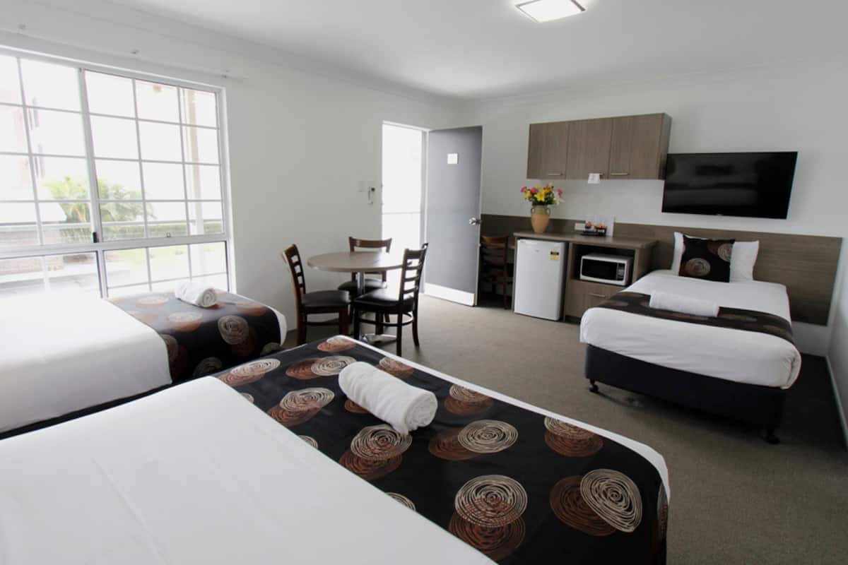 Family Room, Multiple Beds | Desk, iron/ironing board, cots/infant beds, free WiFi