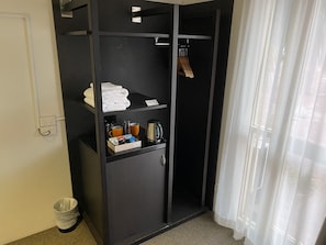 Standardzimmer | Verdunkelungsvorhänge, Bügeleisen/Bügelbrett, kostenloses WLAN