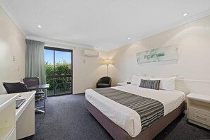 Standard Queen Room, Garden View with balcony”