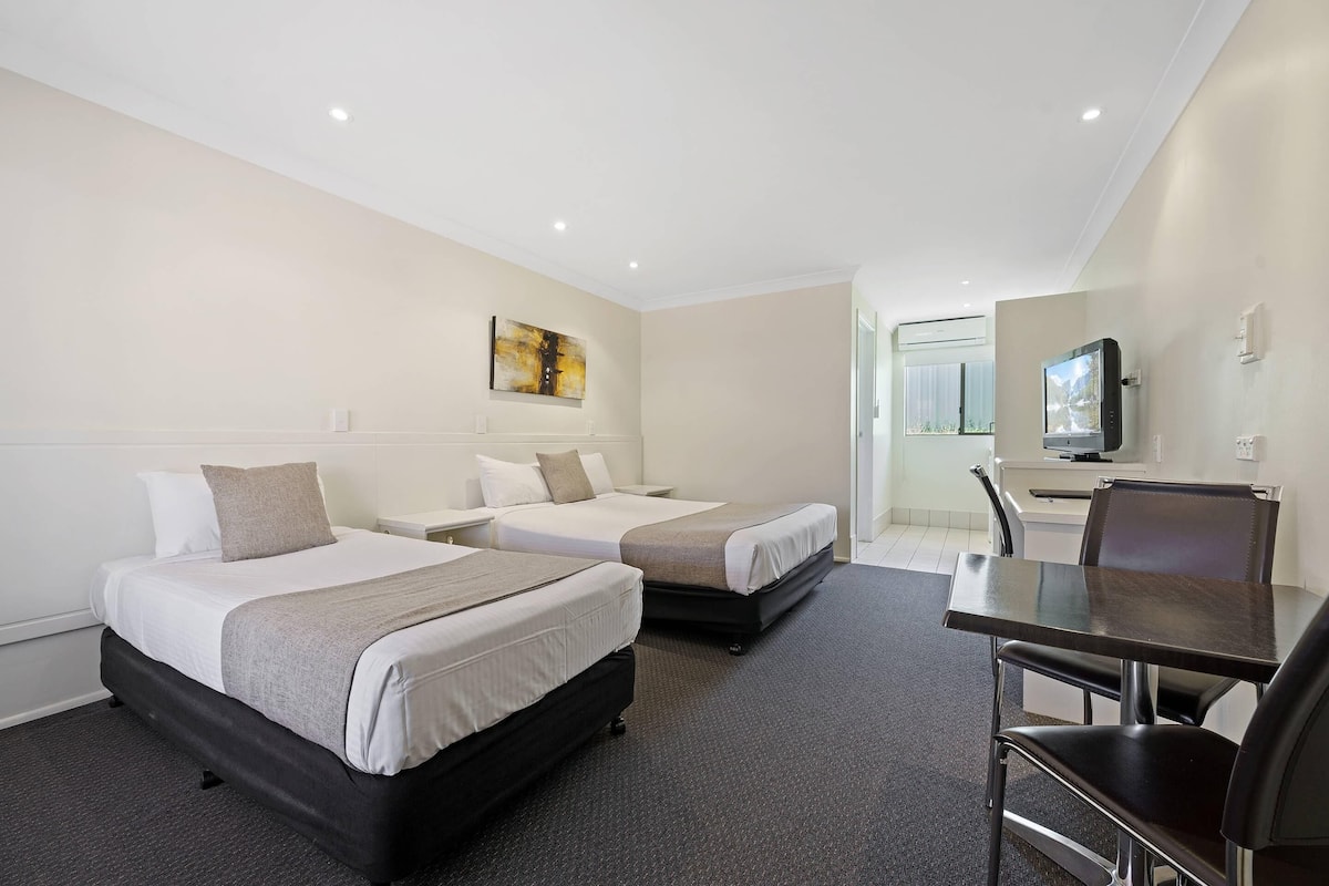 ห้องซูพีเรีย, เตียงควีนไซส์ 1 เตียง และโซฟาเบด, ปลอดบุหรี่ (Single bed) | เครื่องนอนระดับพรีเมียม, ห้องพักตกแต่งอย่างมีเอกลักษณ์