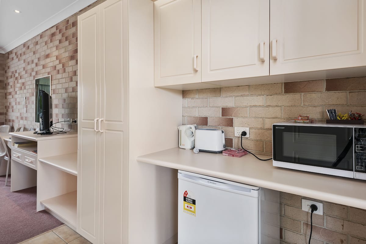 large standard twin room – 1 queen bed with 1 single bed, non smoking | private kitchenette | fridge, microwave, coffee/tea maker