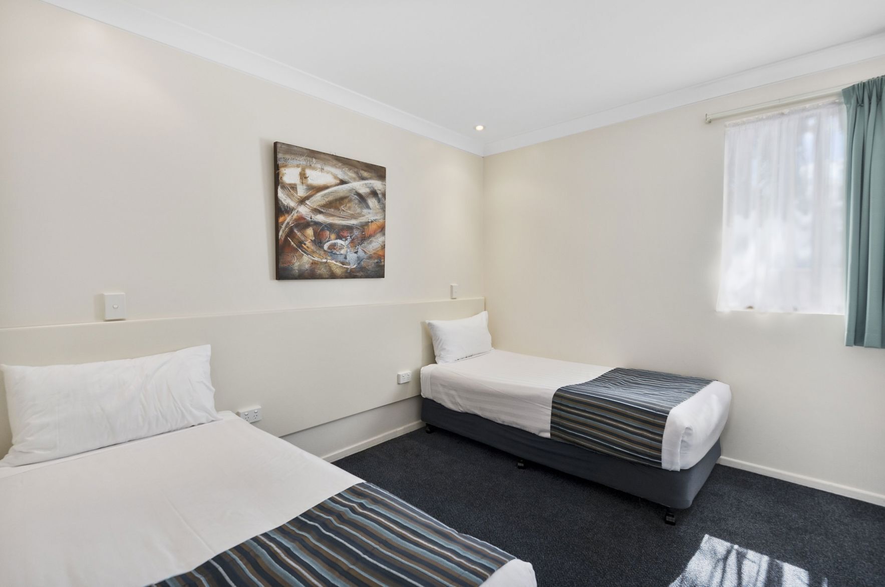 أغطية فراش متميزة وبديكورات فريدة لكل غرفة وطراز فريد لكل وحدة ومكتب