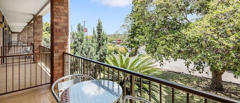 Chambre Standard, 1 grand lit, non-fumeur, vue sur le jardin | Vue du balcon