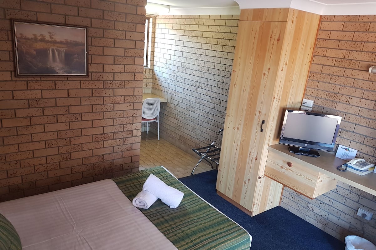 Standard Double Room, 1 Double Bed | Premium bedding, individually decorated, individually furnished, desk