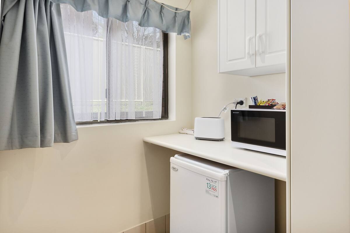 fridge, microwave, coffee/tea maker