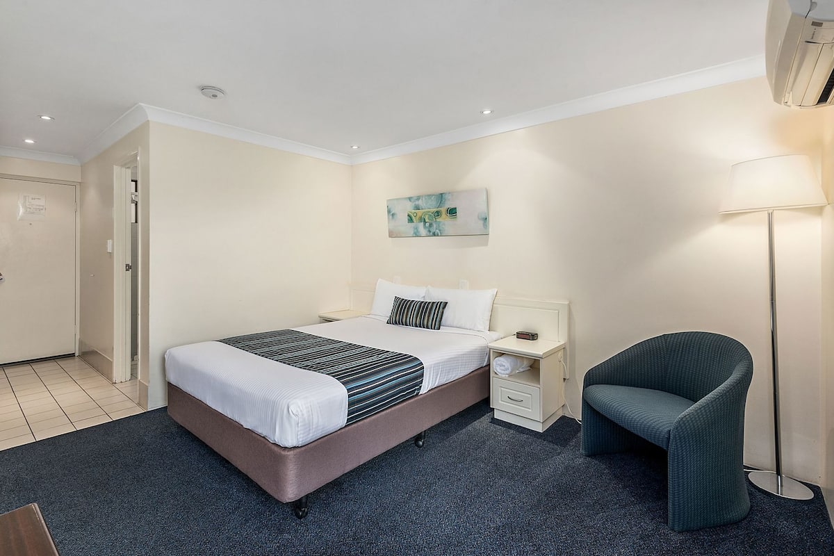 Premium bedding, individually decorated, individually furnished, desk