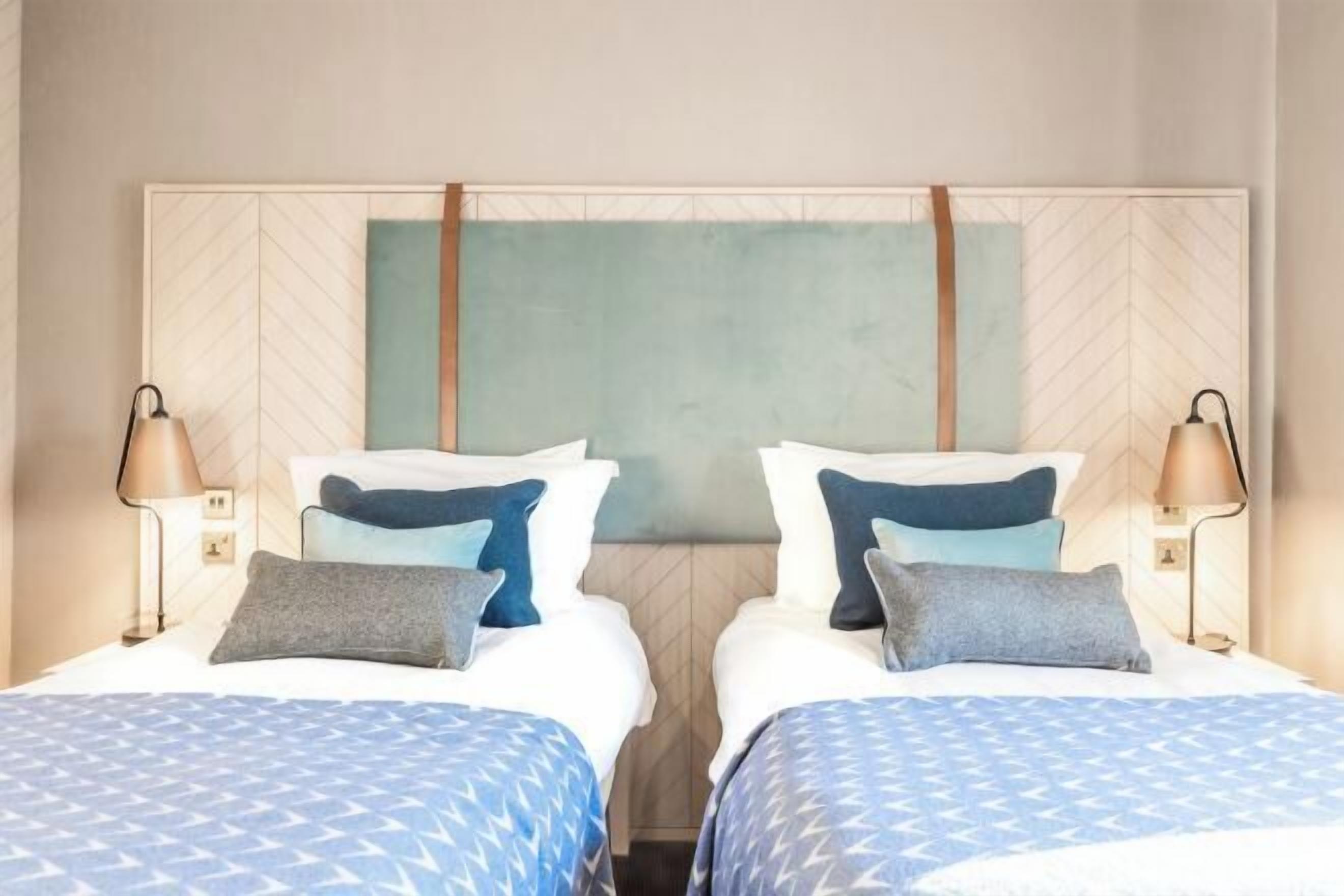 Hypo-allergenic bedding, minibar, in-room safe, desk
