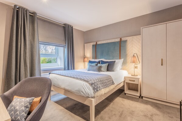 Superior Double Room | Hypo-allergenic bedding, minibar, in-room safe, desk - Palm Court Hotel (Aberdeen)