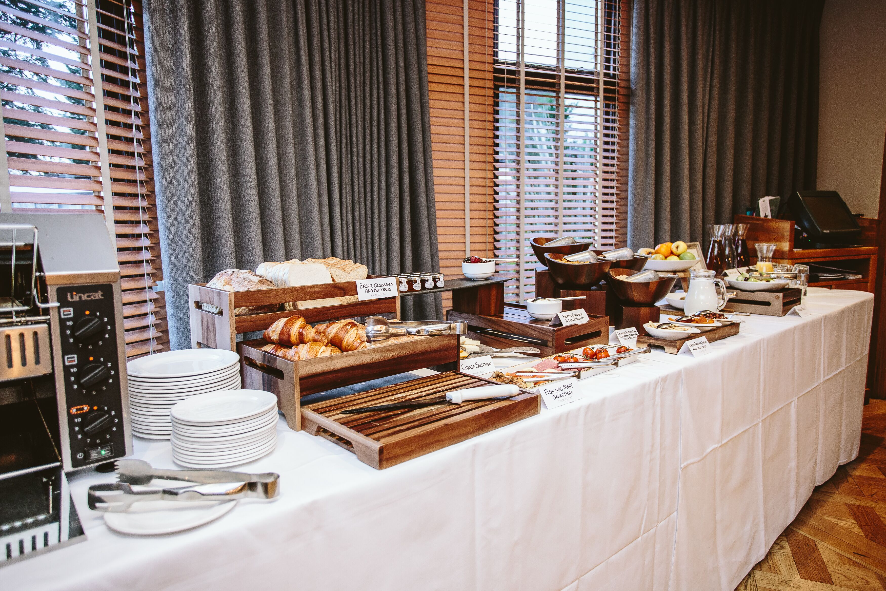 daily full breakfast (gbp 10 per person)