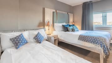 Quarto família | Roupas de cama antialérgicas, frigobar, cofres nos quartos, escrivaninha