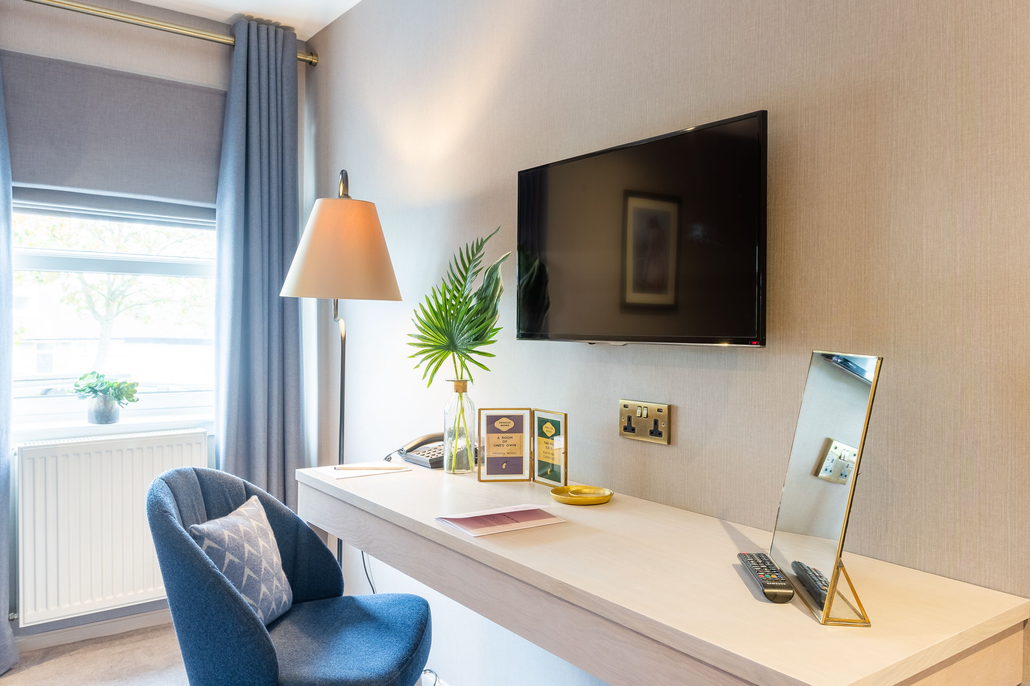 hypo-allergenic bedding, minibar, in-room safe, desk