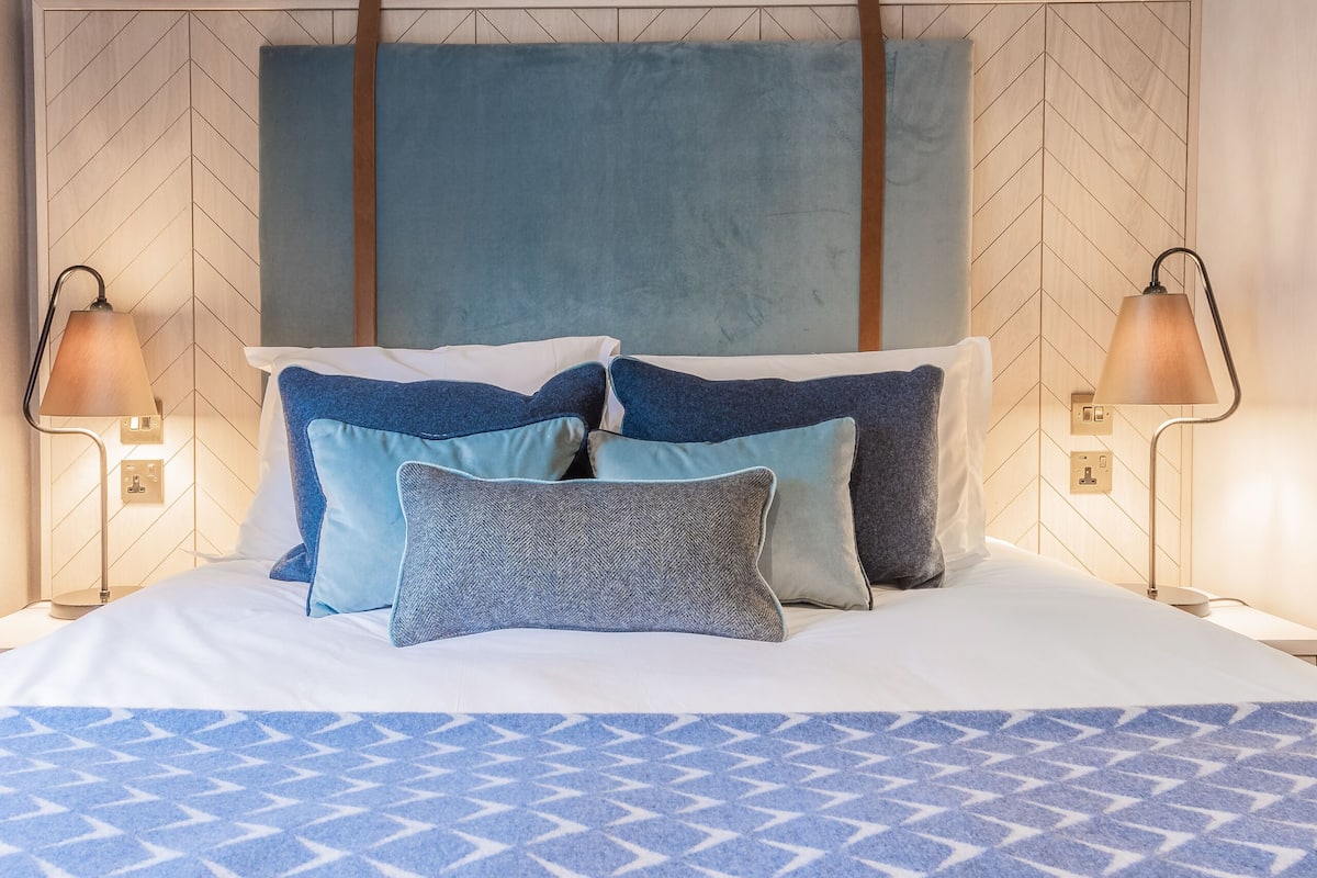 Superior Double Room | Hypo-allergenic bedding, minibar, in-room safe, desk