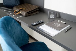 Literie hypoallergénique, minibar, coffres-forts dans les chambres