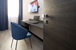 Hypo-allergenic bedding, minibar, in-room safe, desk