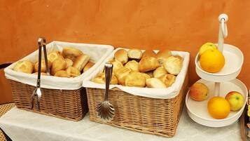 Free daily continental breakfast