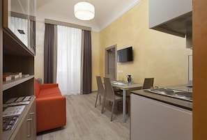 City Apartment, 1 Bedroom, Annex Building (Via Carlo Cattaneo, 24) | Down comforters, desk, blackout drapes, soundproofing - Kennedy Hotel (Rome)