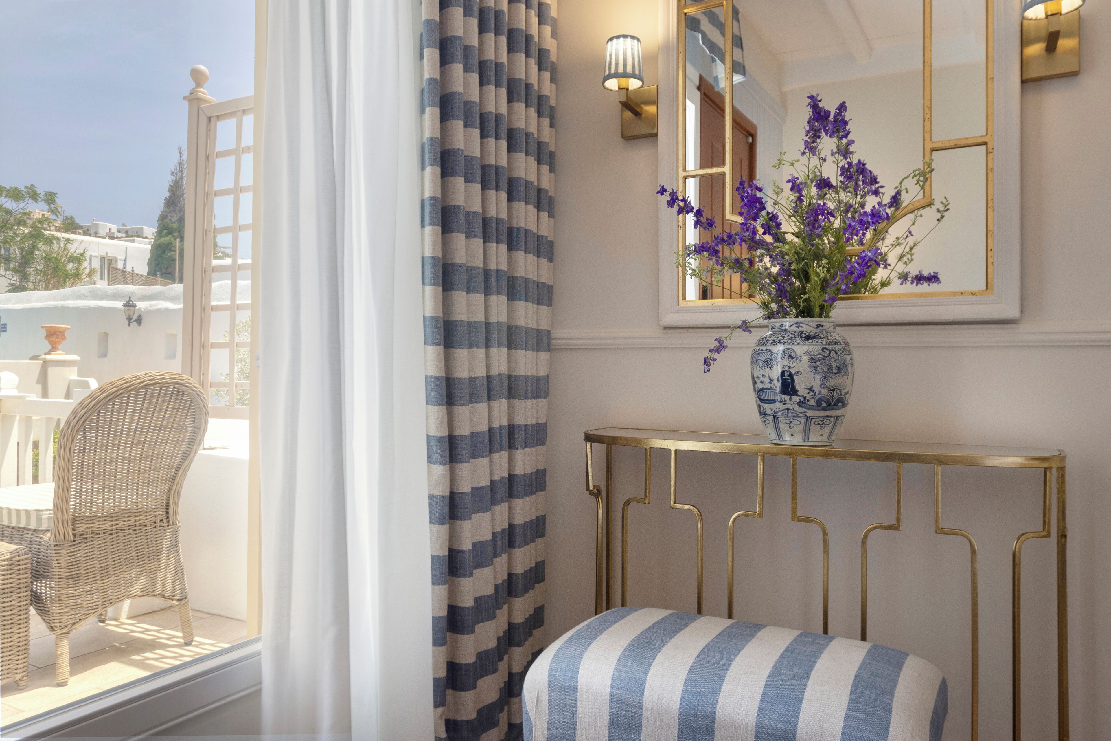 Minibar, in-room safe, soundproofing, free WiFi